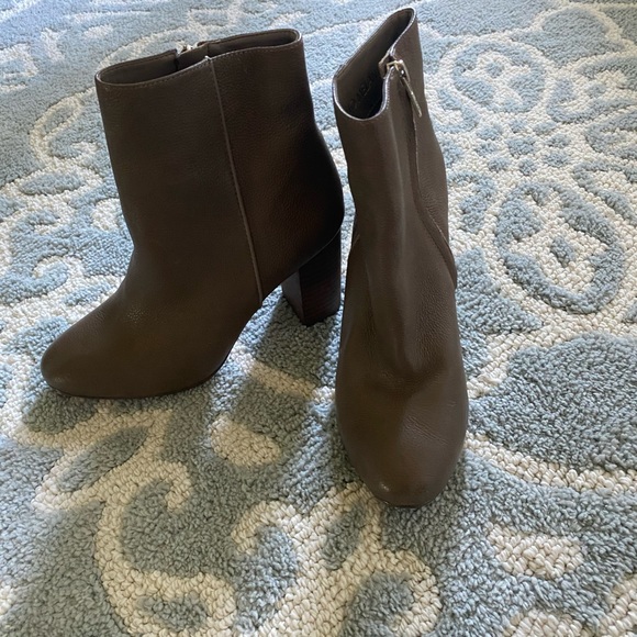 Booties - never been worn - Picture 5 of 5